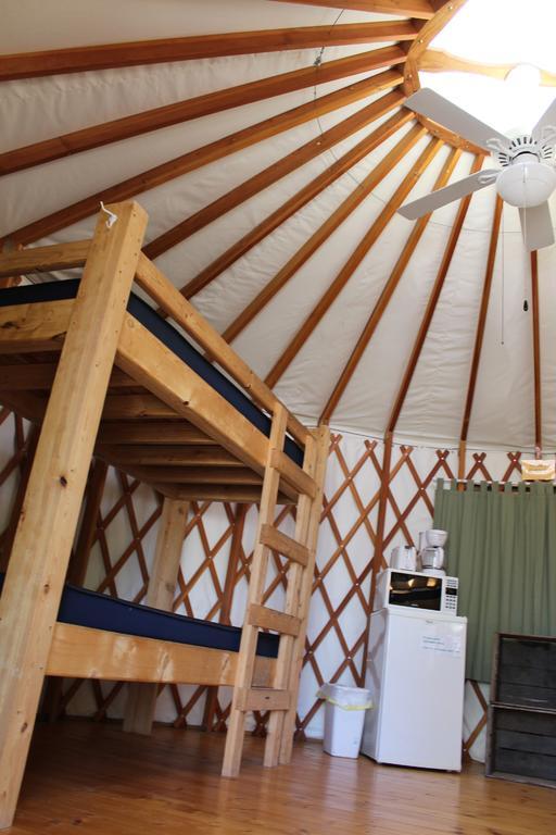 Отель Tranquil Timbers Yurt 3 Стерджен-Бей Экстерьер фото